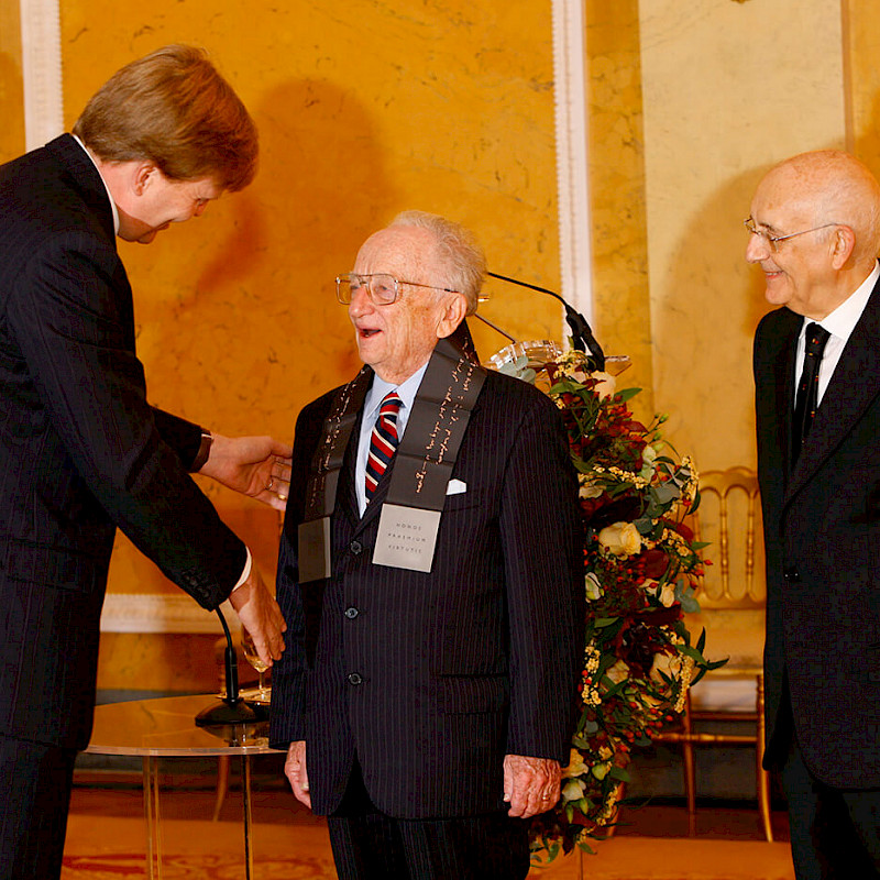 Ben being honored at Erasmus Prize ceremony, 2009